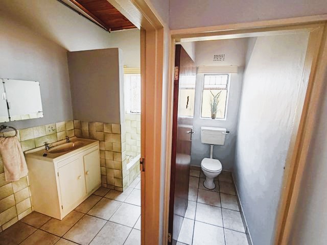 5 Bedroom Property for Sale in Vredenburg Western Cape